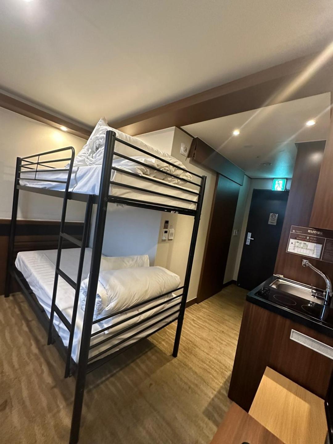 Gold Coast Hotel Incheon Bagian luar foto